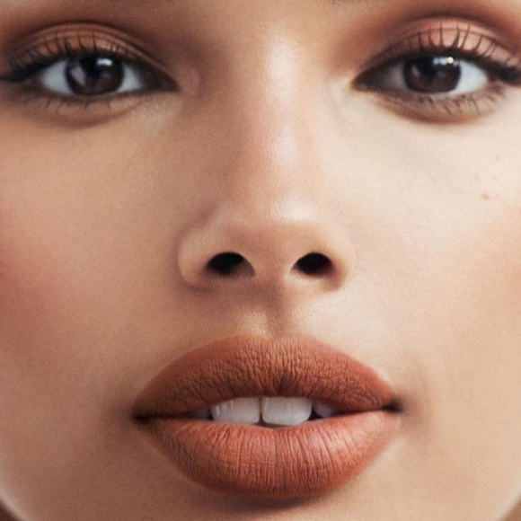 FENTY BEAUTY by Rihanna- Icon Velvet Liquid Lipstick- Truth Fairy 09 - Picture 6 of 11